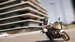 Motocyklem z prawem jazdy kategorii B!