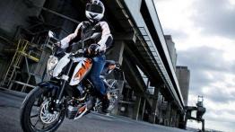 Motocyklem z prawem jazdy kategorii B!