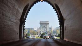 Polak, Węgier, dwa bratanki - jedni i drudzy muszą oszczędzać - Skoda Superb