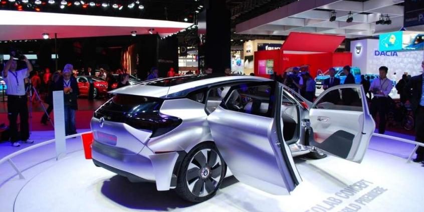 Nowi gracze na rynku kompaktów - relacja z Paryża