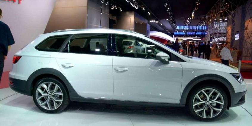 Nowi gracze na rynku kompaktów - relacja z Paryża