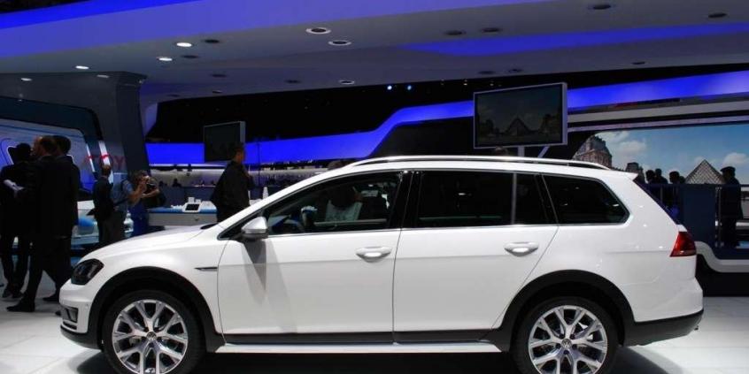 Nowi gracze na rynku kompaktów - relacja z Paryża