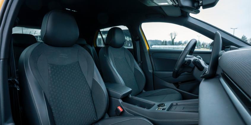 Volkswagen T-Roc 1.5 eTSI DSG R-Line udowadnia, że mały SUV nadaje się w trasę. To murowany hit