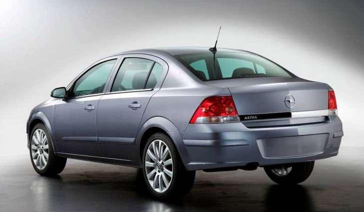 Astra III sedan z Gliwic