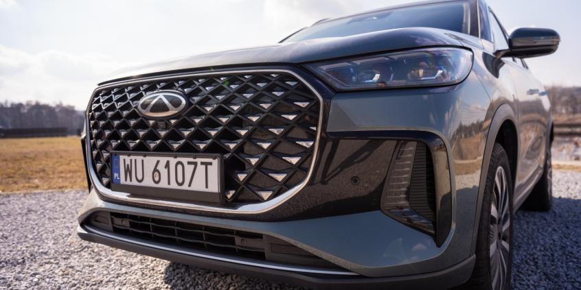 Chery Tiggo 8 Super Hybrid Prestige nie jest złe, lecz padło ofiarą większego brata