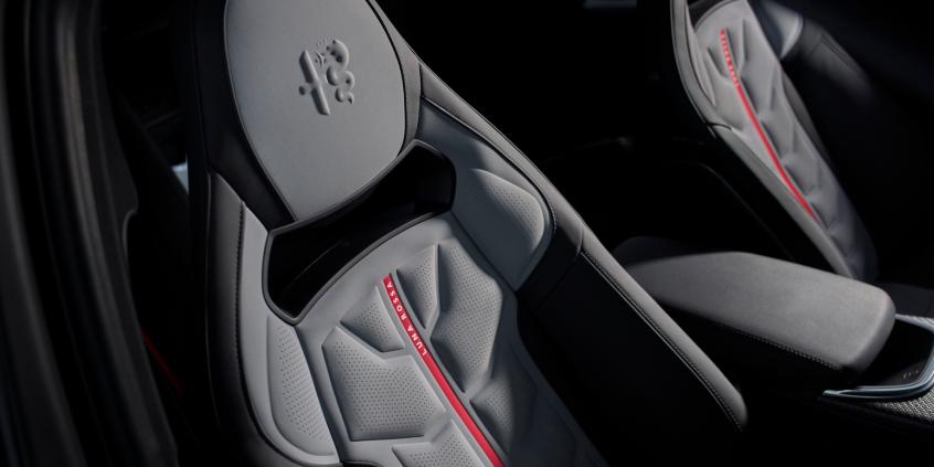 Włoska inżynieria w ekstremalnym wydaniu. Alfa Romeo prezentuje Giulię Quadrifoglio Luna Rossa