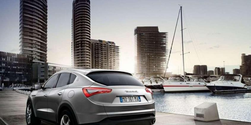 Maserati Kubang - Jeep we włoskim garniturze
