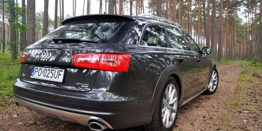 Audi A6 Allroad - turysta w garniturze