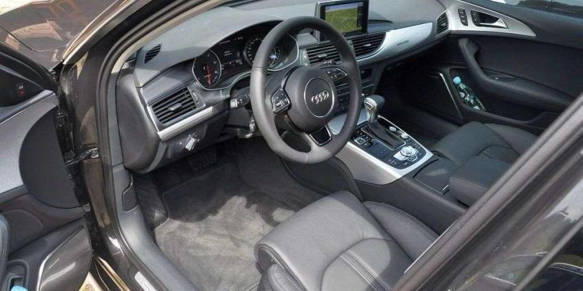 Audi A6 Allroad - turysta w garniturze