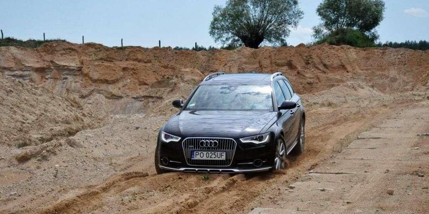 Audi A6 Allroad - turysta w garniturze