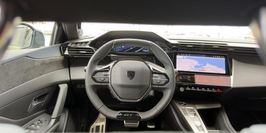 Pierwsza jazda: Peugeot 408 po liftingu stracił kły, za to zyskał błyskotki. Czy to wystarczy na starcie z Octavią?