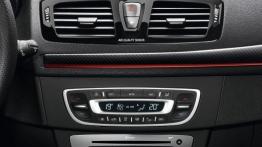 Renault Megane III RS Red Bull Racing RB8 - konsola środkowa