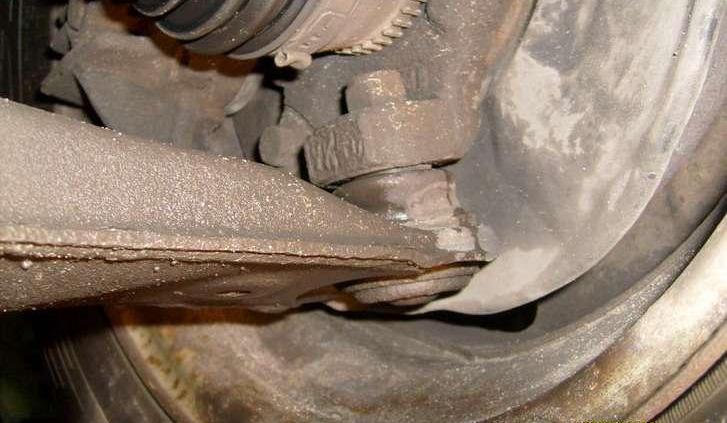 Opis techniczny Mitsubishi Carisma