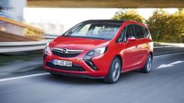 Opel Zafira Tourer BiTurbo - widok z przodu