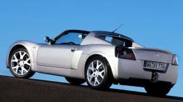 Opel Speedster Turbo - widok z tyłu