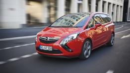 Opel Zafira Tourer BiTurbo - widok z przodu