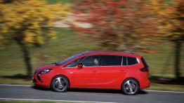 Opel Zafira Tourer BiTurbo - lewy bok