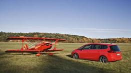 Opel Zafira Tourer BiTurbo - lewy bok