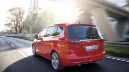 Opel Zafira Tourer BiTurbo - widok z tyłu
