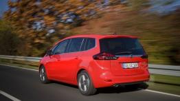 Opel Zafira Tourer BiTurbo - widok z tyłu