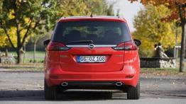 Opel Zafira Tourer BiTurbo - widok z tyłu