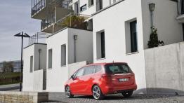 Opel Zafira Tourer BiTurbo - widok z tyłu