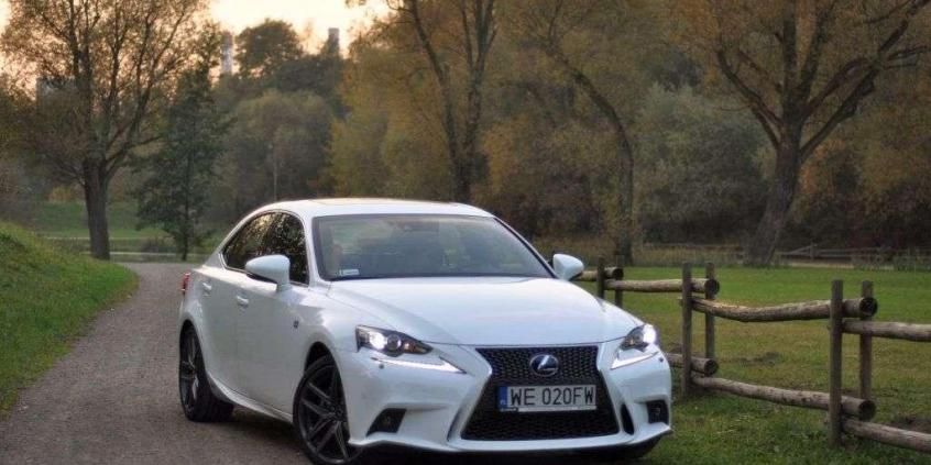 Lexus IS 300h F-Sport - miłość od drugiego wejrzenia
