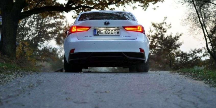 Lexus IS 300h F-Sport - miłość od drugiego wejrzenia