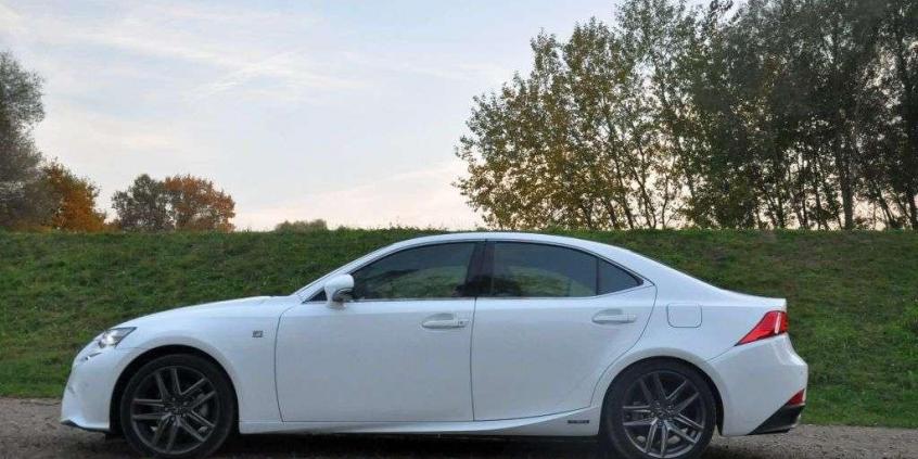 Lexus IS 300h F-Sport - miłość od drugiego wejrzenia