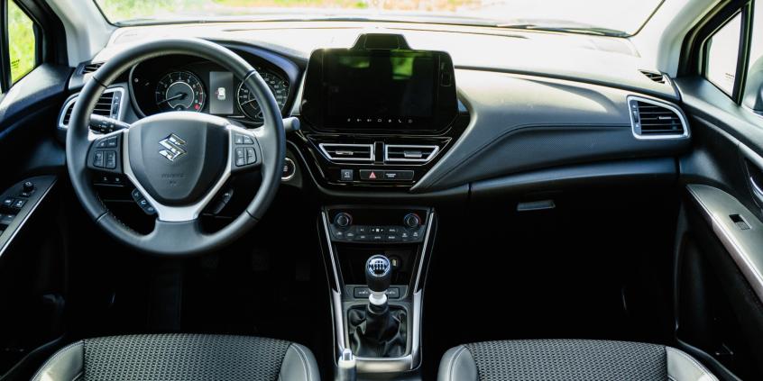 Porównanie: Omoda 5 1.6 T-GDI vs Suzuki S-Cross 1.4 BoosterJet. Gdy rozsądek bierze górę