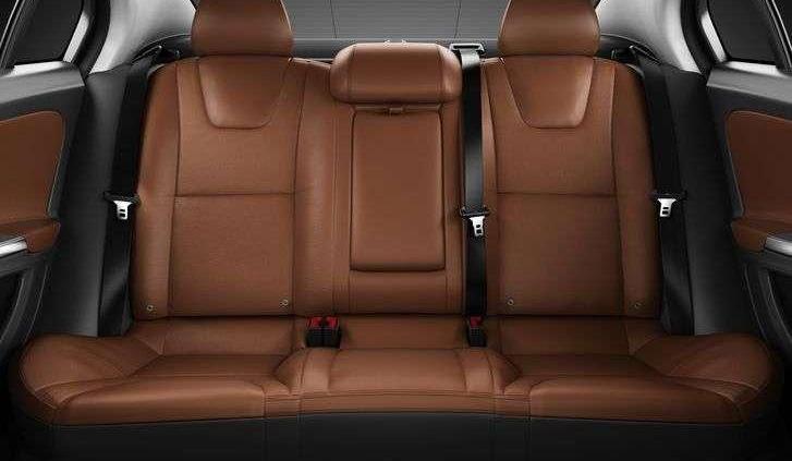 Limuzyna szukająca pieszych - Volvo S60