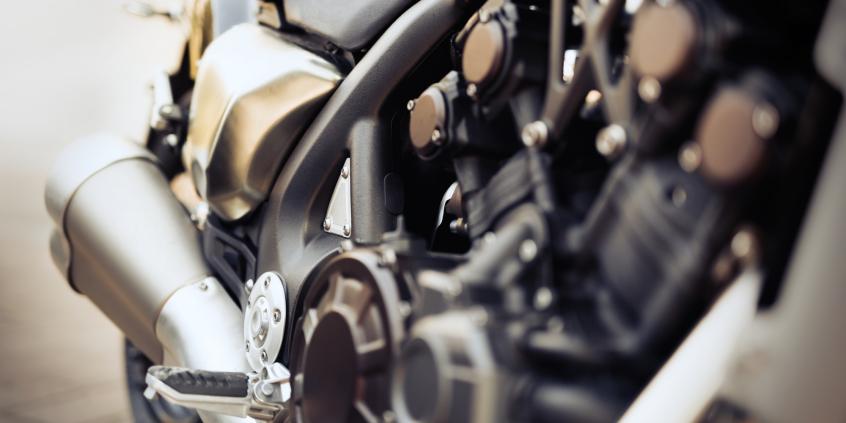 Yamaha Y-AMT vs Honda E-Clutch – jak działają w praktyce i czy warto dopłacać? Zużycie paliwa i koszty serwisu w liczbach 