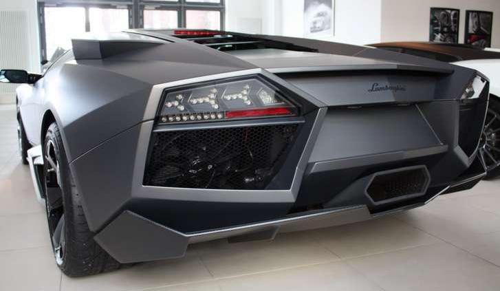 Lamborghini Reventon - piękny czy bestia?