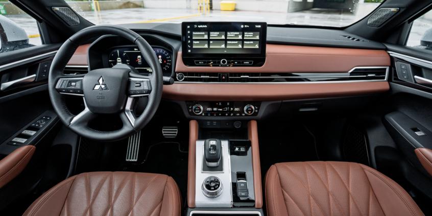 Mitsubishi Outlander PHEV Instyle Plus to herezja w świecie downsizingu. Za to go lubię