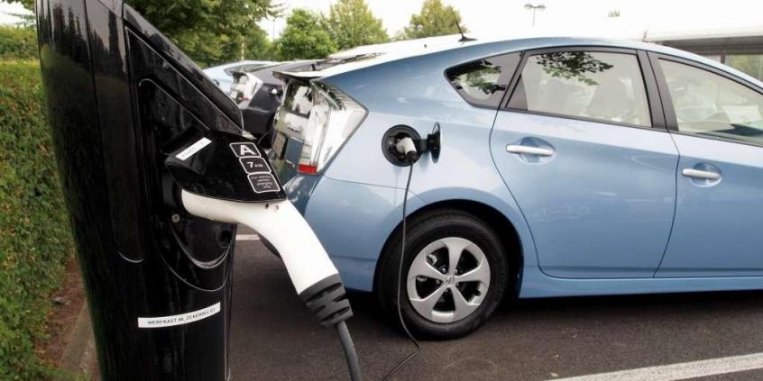 Zmusza do przemyśleń - Toyota Prius Plug-in Hybrid