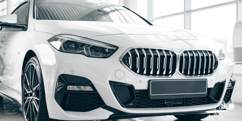 Jak zapłacić mniej za OC i AC w 2026 roku? Zniżki i raty od CUK Ubezpieczenia