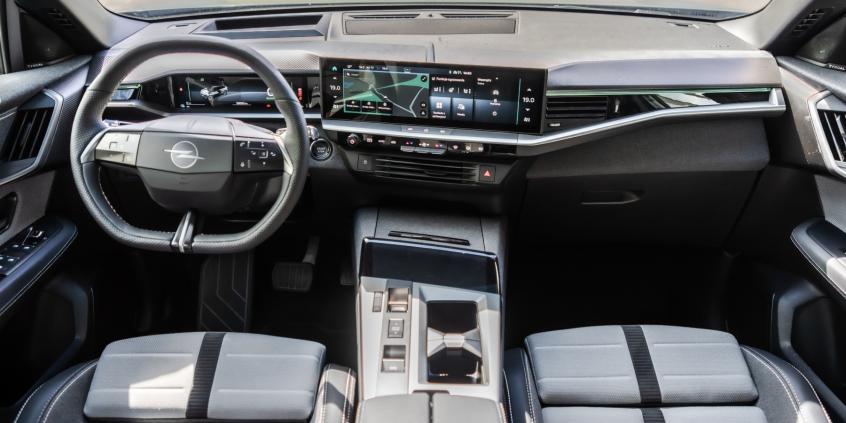 Opel Grandland 1.6 Plug-in Hybrid GS nie porywa za serce, za to jest do bólu pragmatyczny