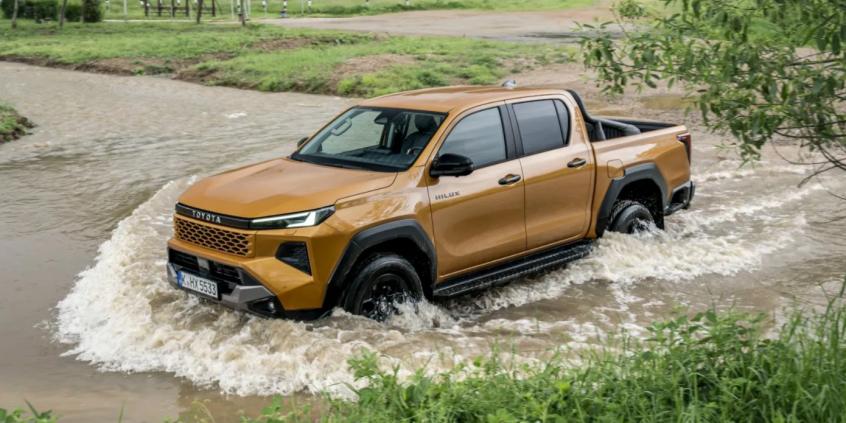 Nowa Toyota Hilux debiutuje w Polsce. Diesel 204 KM i elektryk w jednej gamie