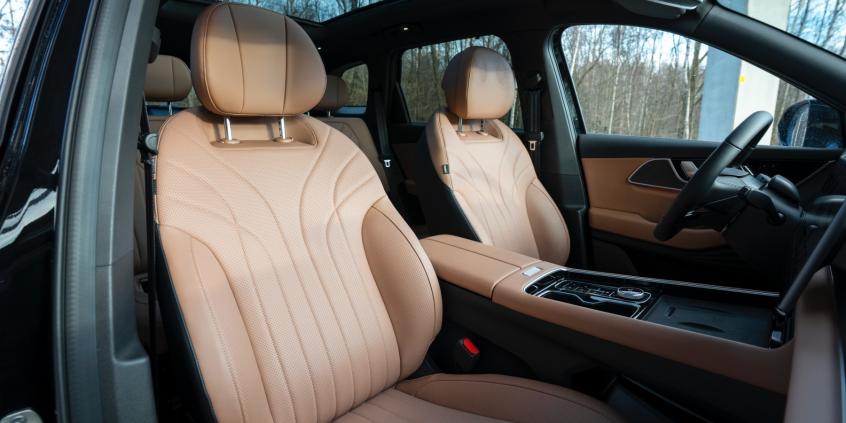 Chery Tiggo 9 Super Hybrid ucieszy całą rodzinę, a na światłach zaskoczy Teslę