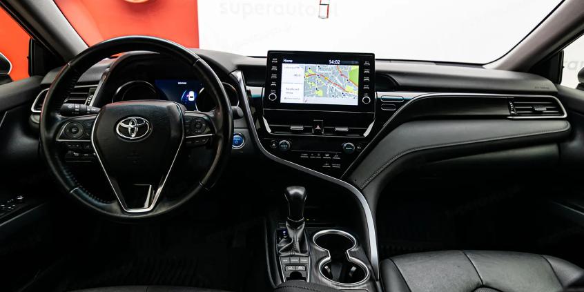 3-letnia Toyota Camry Hybrid Executive w cenie nowego Yarisa. Propozycja dla szukających świętego spokoju