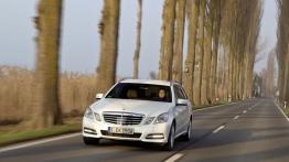 Mercedes E 300 BlueTEC HYBRID kombi - widok z przodu