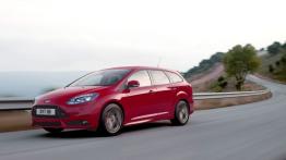 Ford Focus III ST kombi - widok z przodu