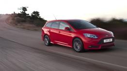 Ford Focus III ST kombi - widok z przodu