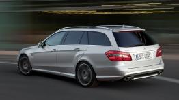 Mercedes Klasa E 63 AMG Kombi - widok z tyłu