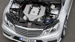 Mercedes Klasa E 63 AMG Kombi - silnik