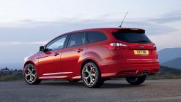Ford Focus III ST kombi - widok z tyłu