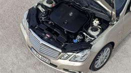 Mercedes E 250 CDI W212 kombi - maska otwarta