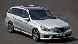 Mercedes Klasa E 63 AMG Kombi - widok z przodu
