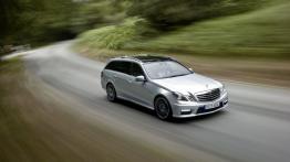 Mercedes Klasa E 63 AMG Kombi - widok z przodu