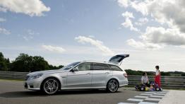 Mercedes Klasa E 63 AMG Kombi - lewy bok